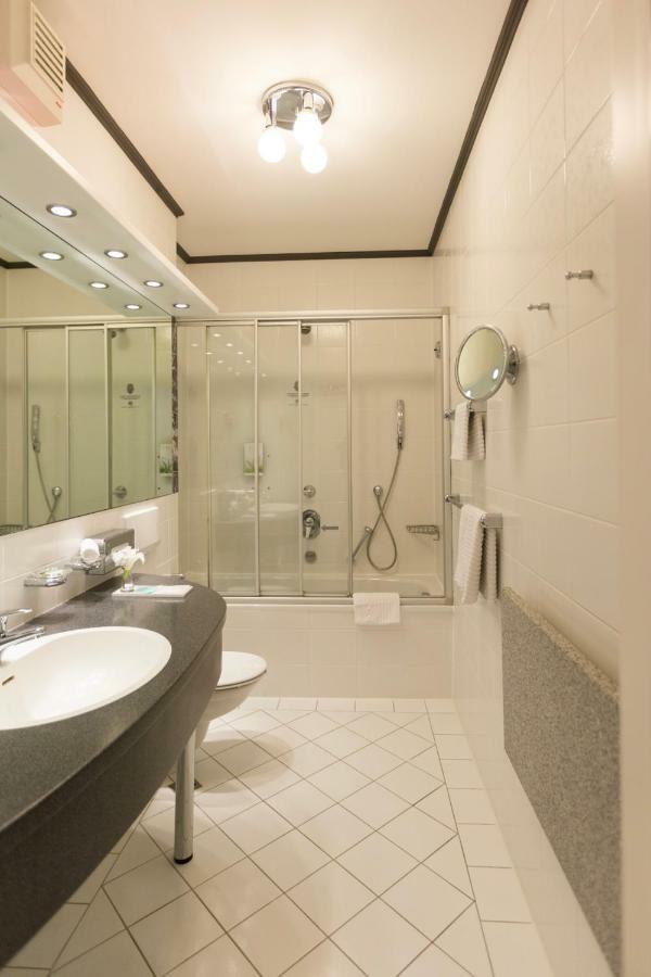 Hotel Burghof 호프 외부 사진